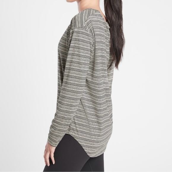 Athleta Cloudlight Stratus Striped Top #657835 Black/White/Gray XL - Picture 2 of 5